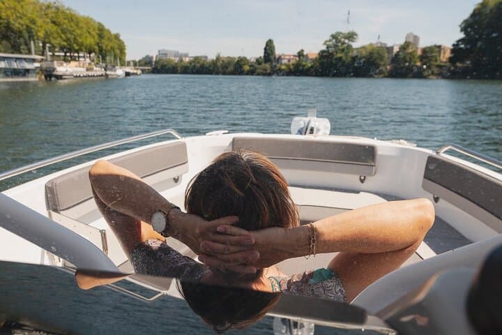 Cruise along the water