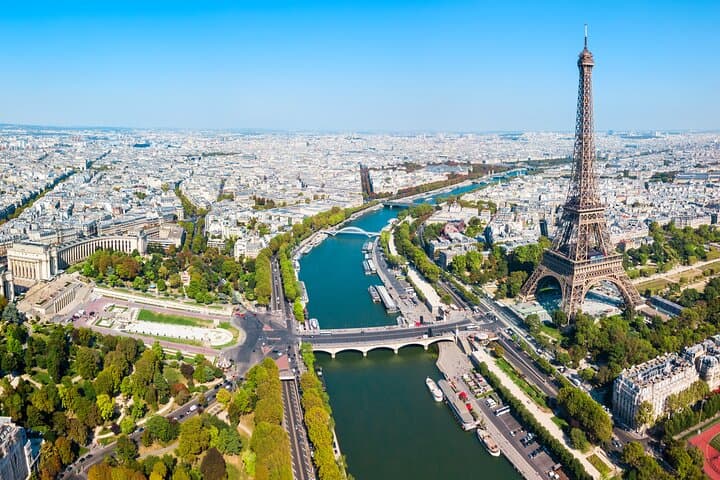 Bike Tour of Paris Old Town, Top Attractions and Nature