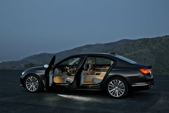 Bordeaux to Airport Private Transfer in Premium Class