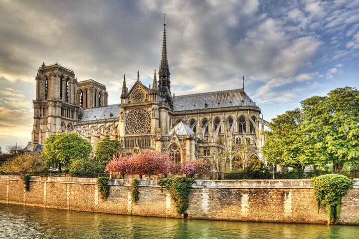 Paris Old Town Highlights Guided Walking Tour