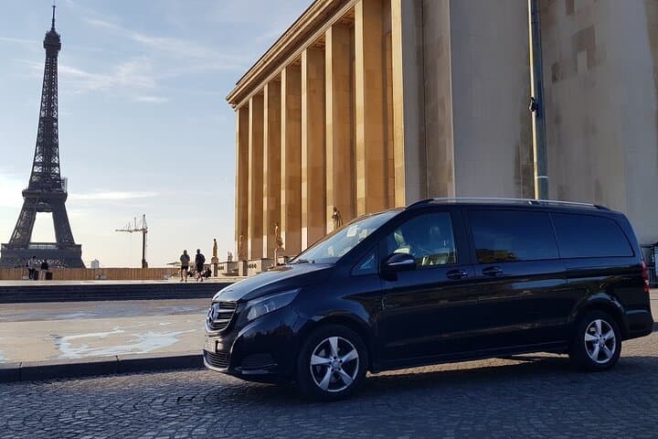Private transfer EN VAN - DE Paris CDG Airport to Disneyland