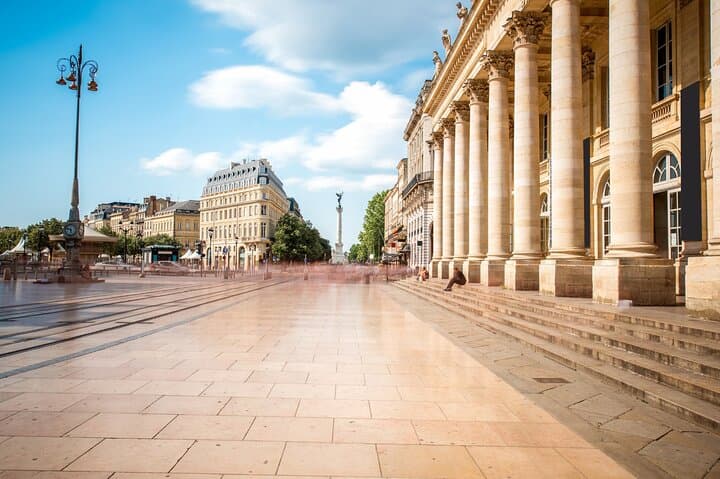 Bordeaux Scavenger Hunt & Highlights Self-Guided Walking Tour