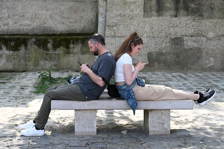 Private walking in Paris with a photographer