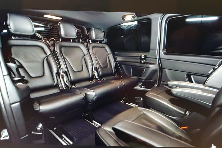 Private Van Transfer from CDG Airport to Paris