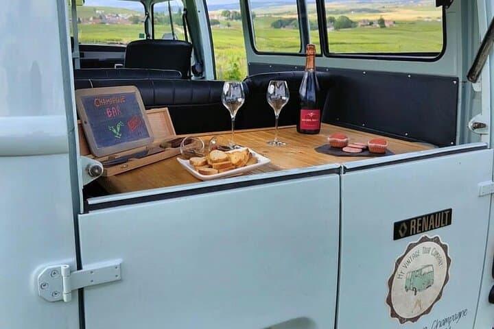 Champagne tastings in the middle of the vineyard