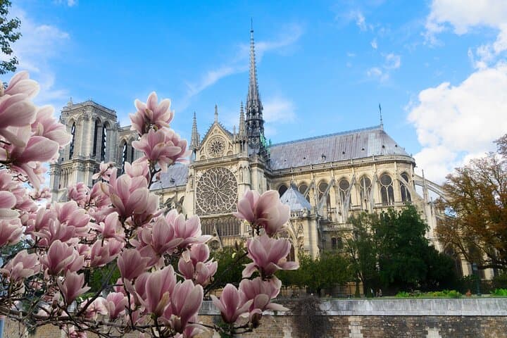 Live, Laugh, Love Along the Seine: Self-Guided Romantic Tour