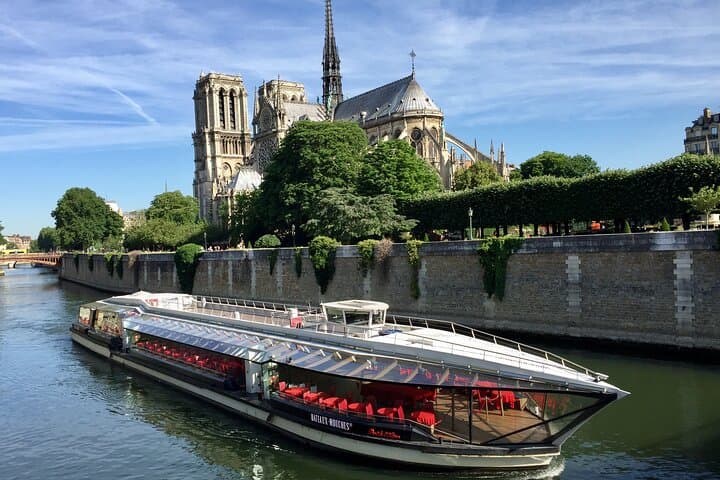 Bateaux Mouches® Christmas Special Lunch Cruise in Paris