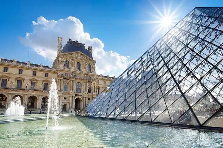 Paris by yourself (4-8h) with english speaking driver by MiniVan