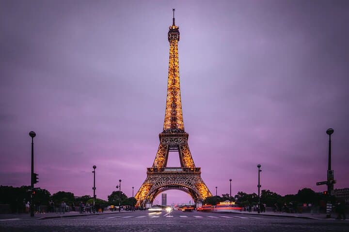 8 - Hour Full Day Tour in Giverny and Paris