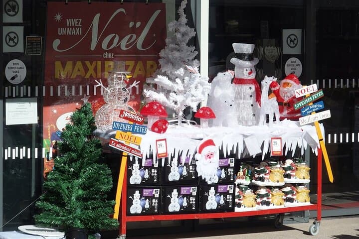Enchanting Christmas Private Walking Tour in Cannes