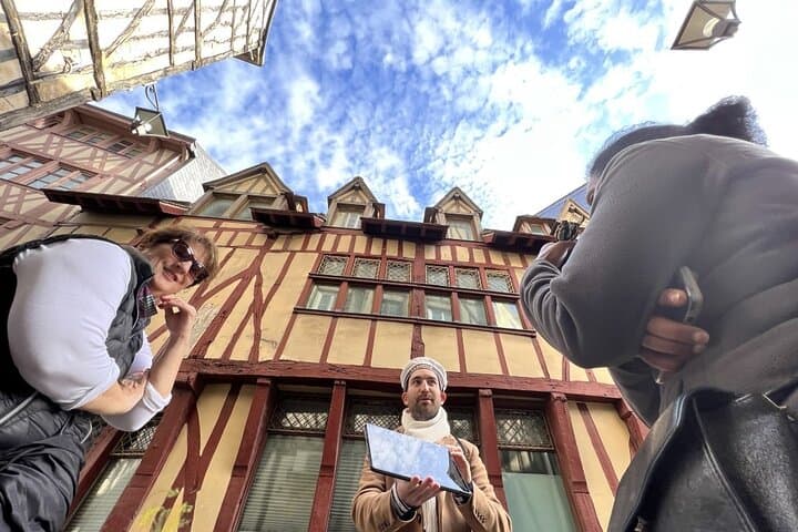 Visiting historic towns with experts local guides.