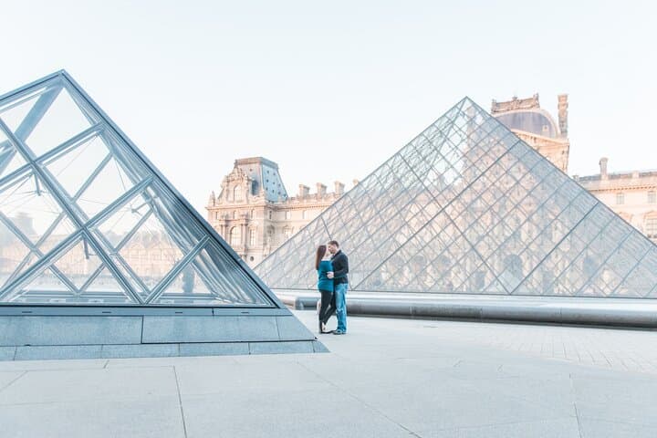 3-Hour Paris Photoshoot Guided by Professional Private photographer