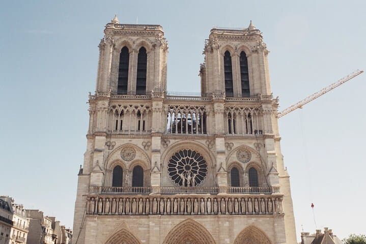 Paris by Vintage Car Day and Night Private Tour with hotel Pickup and drop