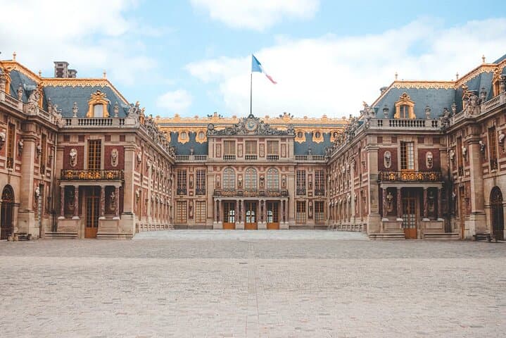 Paris Private Vintage Car Tour with Versailles and Hotel pick up & drop-off