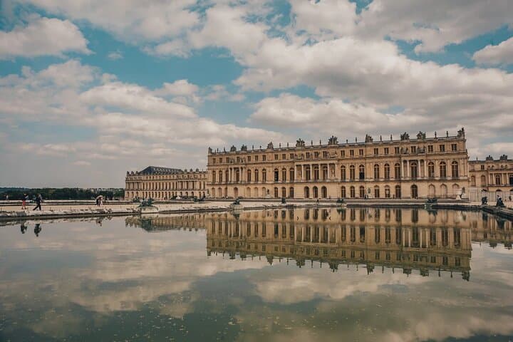 8-Hour Paris Private Vintage Car Tour with Versailles and hotel pick up drop