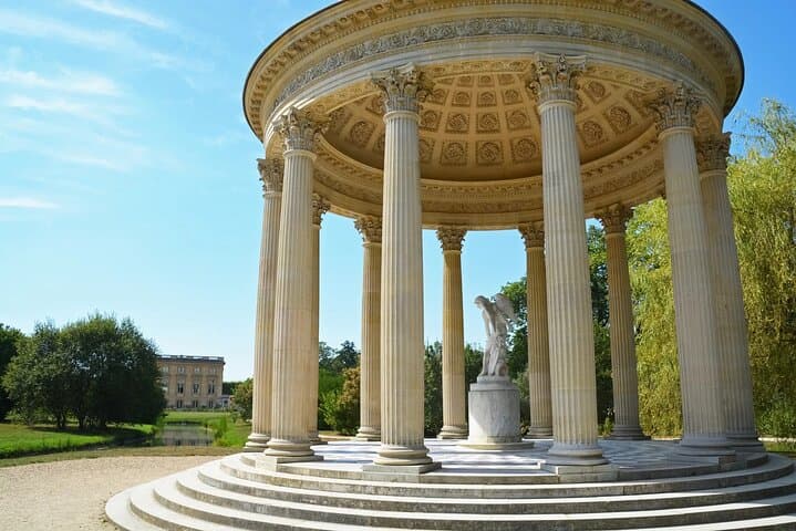8-Hour Paris Private Vintage Car Tour with Versailles and hotel pick up drop