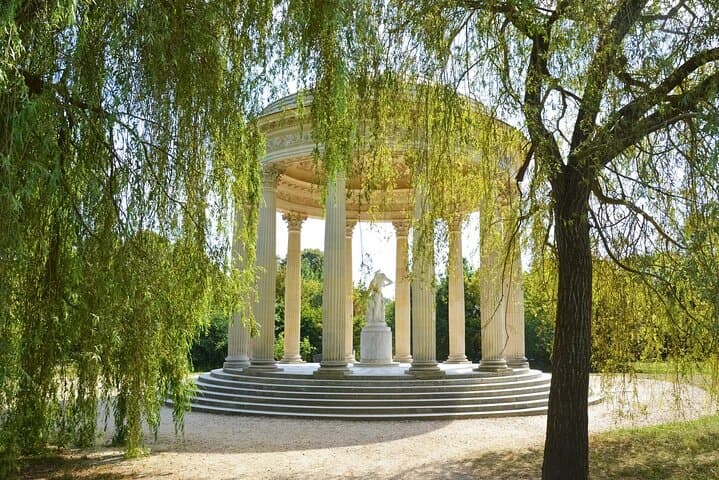8-Hour Paris Private Vintage Car Tour with Versailles and hotel pick up drop