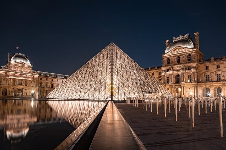 Louvre to Seine River Cruise Guided Tour with Airport Pick up