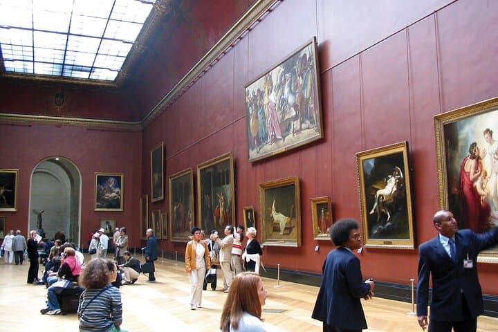 Paris Private Photoshoot Tour with Louvre and hotel Pick up and drop -5 hours