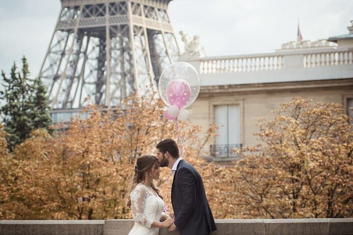 Romantic VIP Photoshoot in Paris with Champagne & Private Transfers