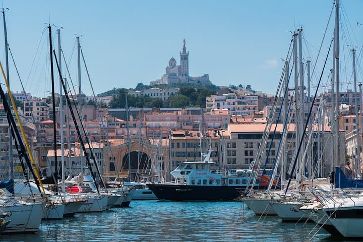 Private Transfer From Marseille to Barcelona With a 2 Hour Stop
