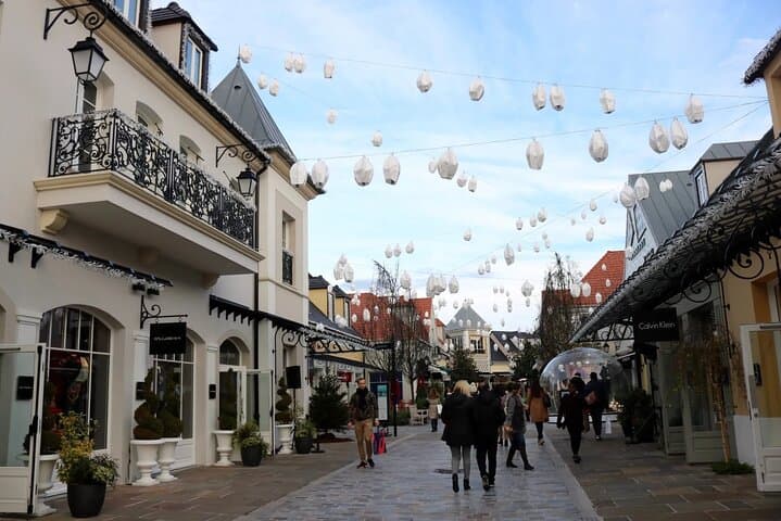 Private Photoshoot and shopping Tour 6 hours with Pick up and drop