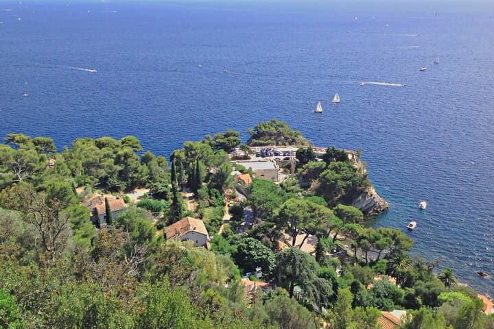 Private Transfer From Lyon To Toulon With a 2 Hour Stop