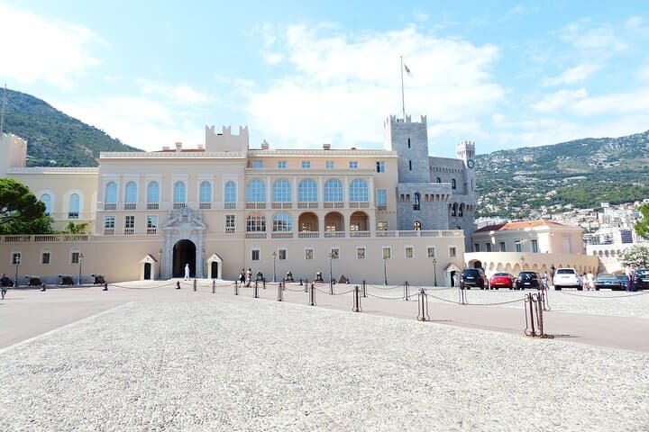 Private Transfer From Lyon To Monaco With a 2 Hour Stop in Nice