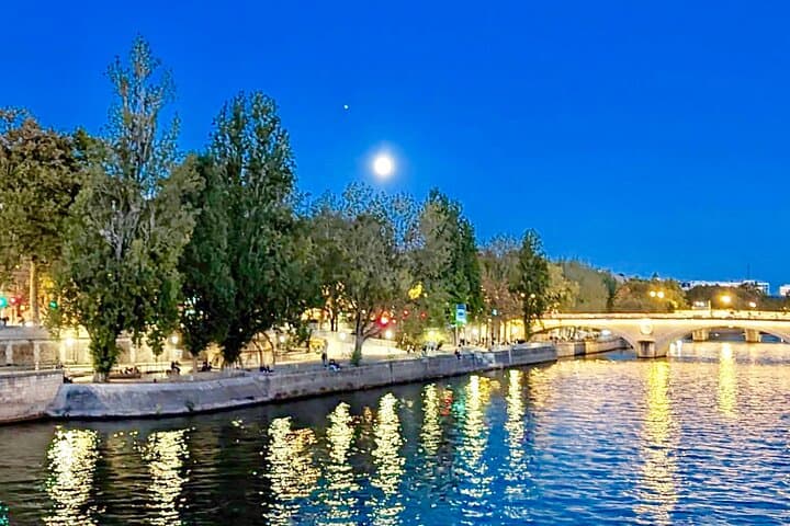 Private Half Day Walking and Metro Tour Paris