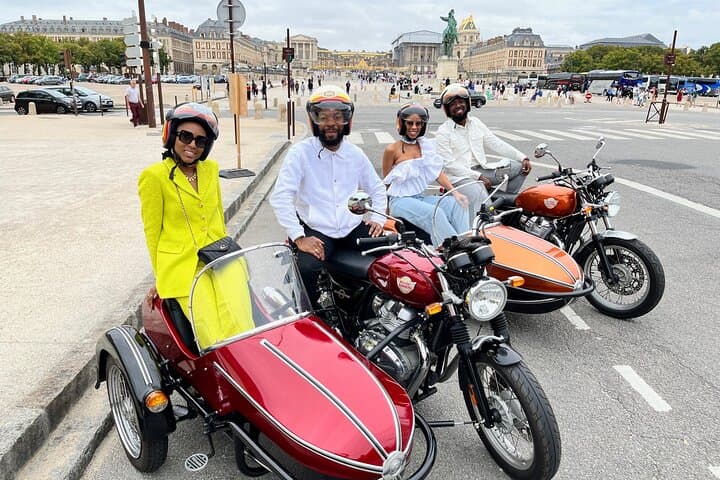 Friends in front of the Main Palace of Versailles