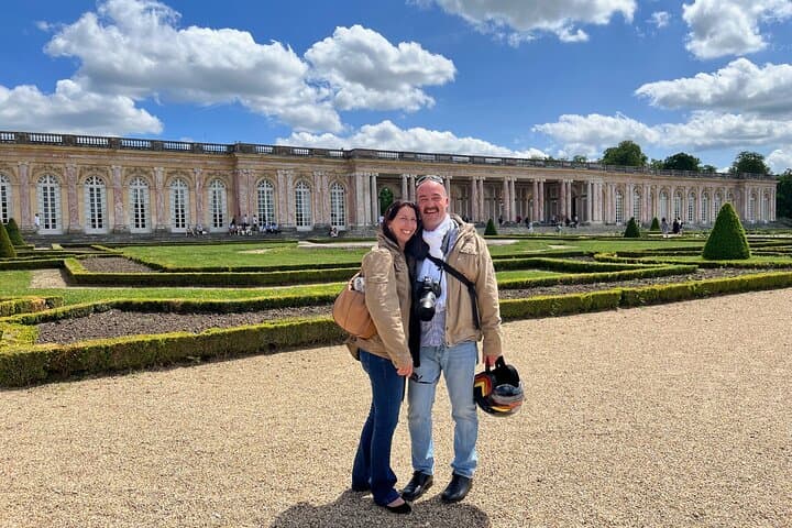 Posing behind the Grand Trianon Palace