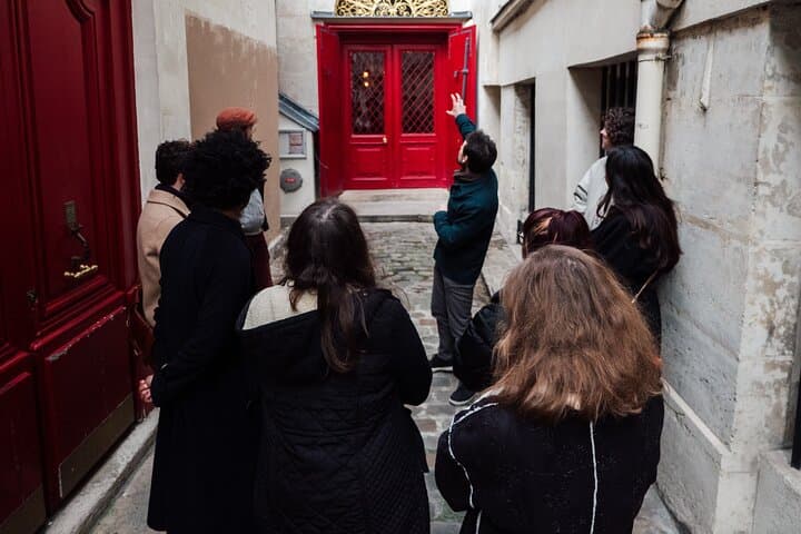 2 Hour Walking Tour Through Treasures of the Marais