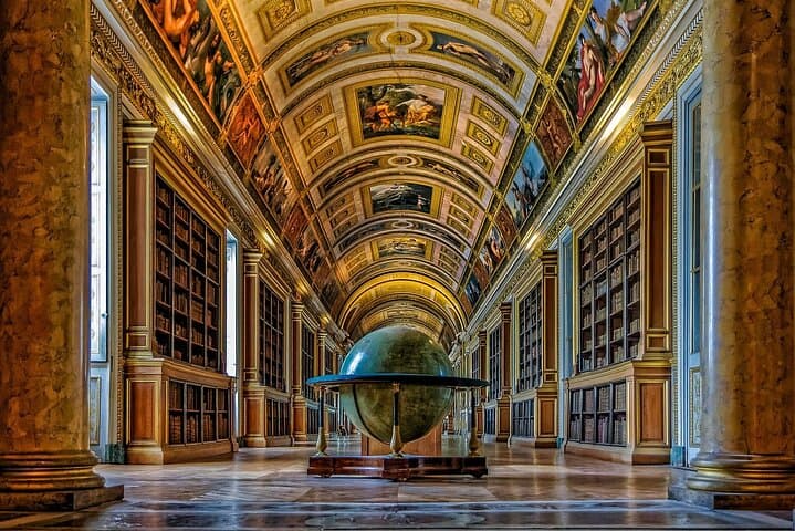 Tour of Chateaux of Fontainebleau and Vaux le Vicomte from Paris