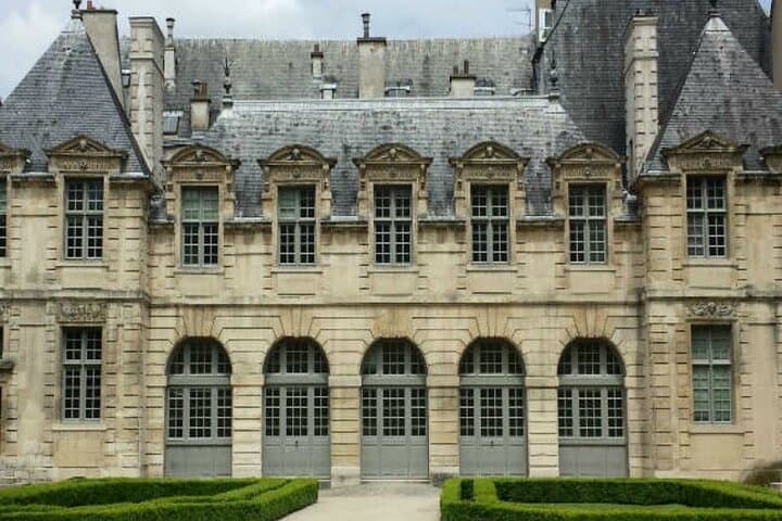 Private pickup Food and Wine Tasting Walking Tour in Le Marais