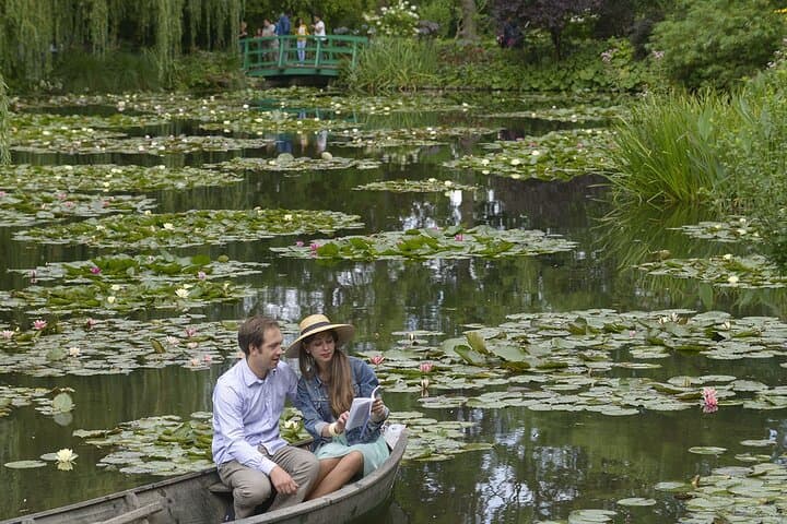 Private Tour in Giverny with 2 hour Dinner Cruise in Seine River