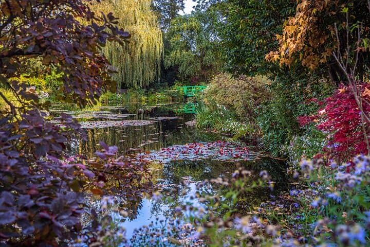 Giverny and le Marais with Private Pick up and drop off
