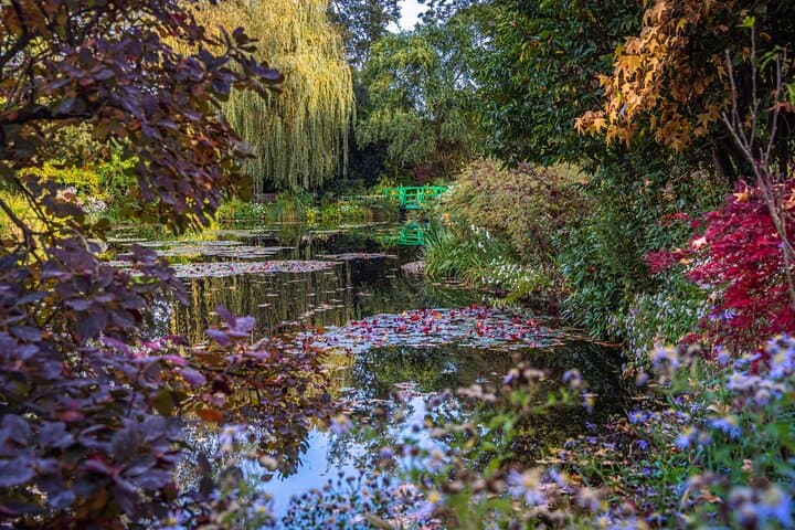 8 - Hour Full Day Tour in Giverny and Paris