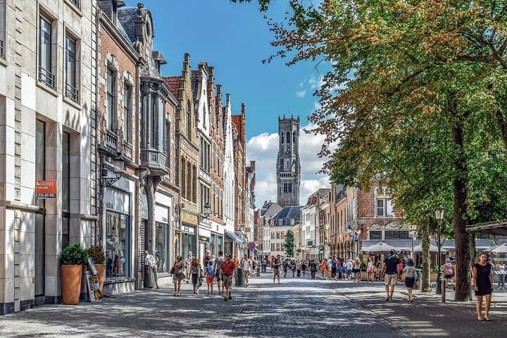 Private Transfer From Paris To Bruges With a 2 Hour Stop in Lille