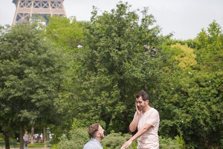 Paris Guided Day Tour with Cruise and Professional Photoshoot