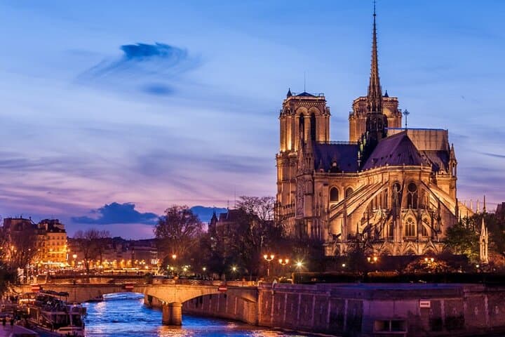 Paris highlights sightseeing tour with private Transportation