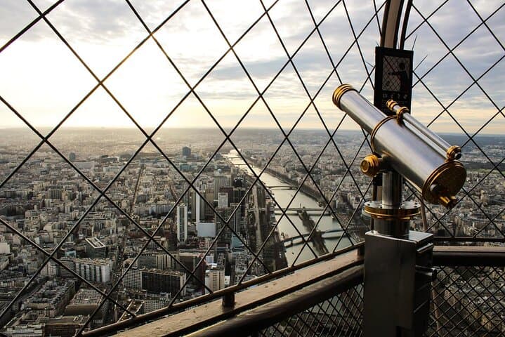 Full Day Tour in Paris with Indian Meal from CDG Airport