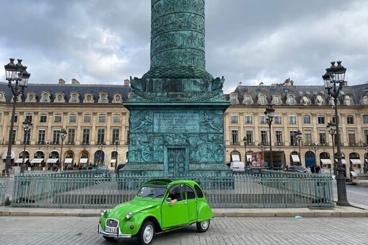 Explore Paris in a classic Citroën 2CV – private guided tour through iconic landmarks, hidden gems & Parisian charm. #Paris2CV #ClassicCarTour #ParisSightseeing #VintageParis