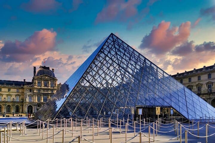 5 Hour Private Louvre Audio Tour with Cruise and Transfer