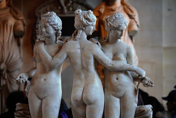 5 Hour Private Louvre Audio Tour with Cruise and Transfer
