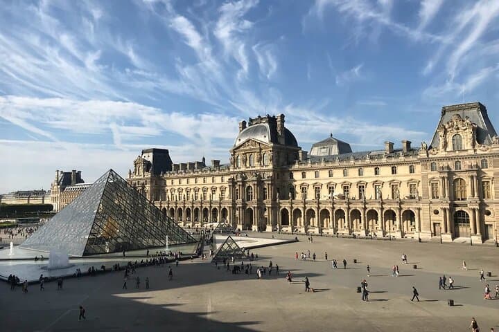5 Hour Private Louvre Audio Tour with Cruise and Transfer