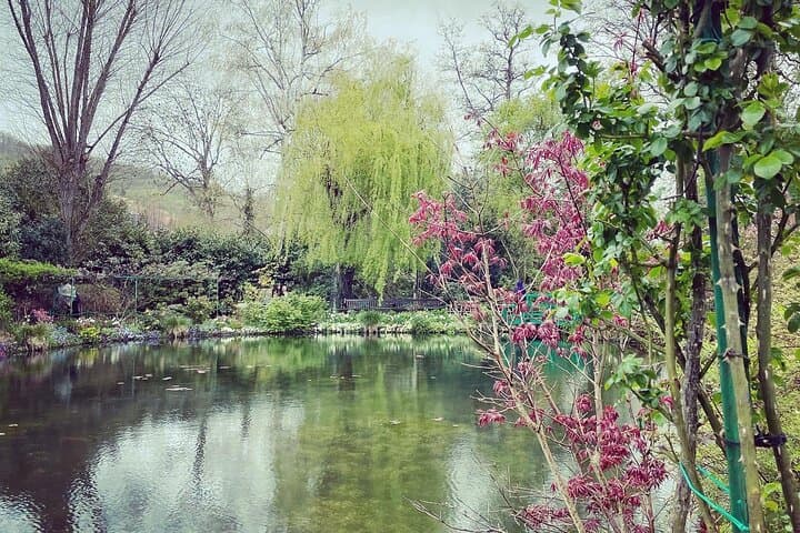Private Transfer From Paris to Bayeux & Caen with stop in Giverny
