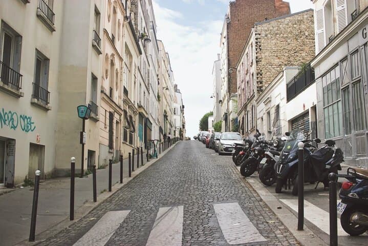 Montmartre and Dinner Cruise with CDG pick up in Paris- 6 Hrs