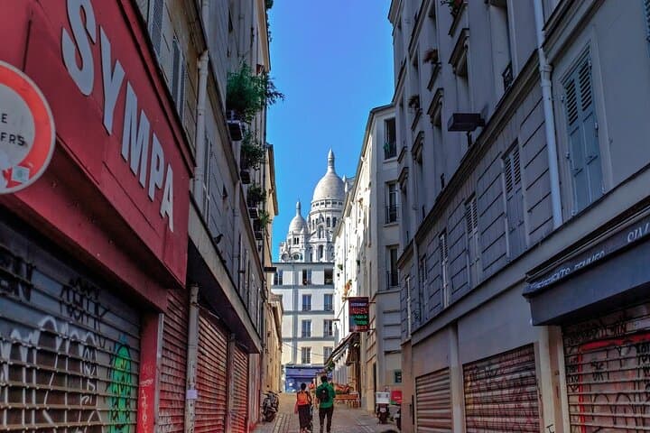 Montmartre and Dinner Cruise with CDG pick up in Paris- 6 Hrs