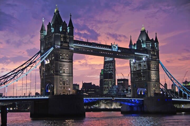 Private full day tour of London from Paris