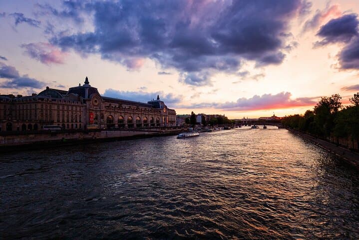 9-Hour Paris & Moulin Rouge Cabaret Experience with CDG Transfer